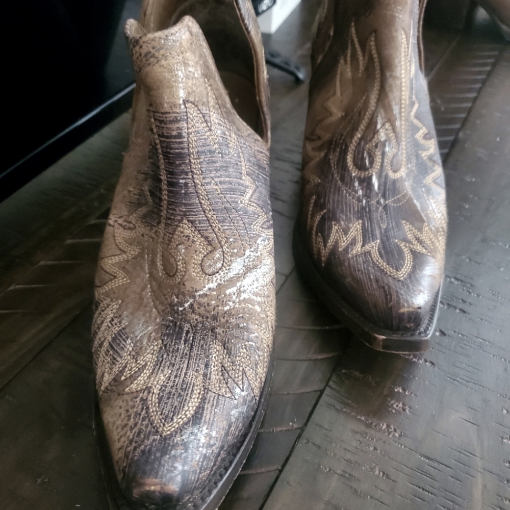 Ariat dixon booties